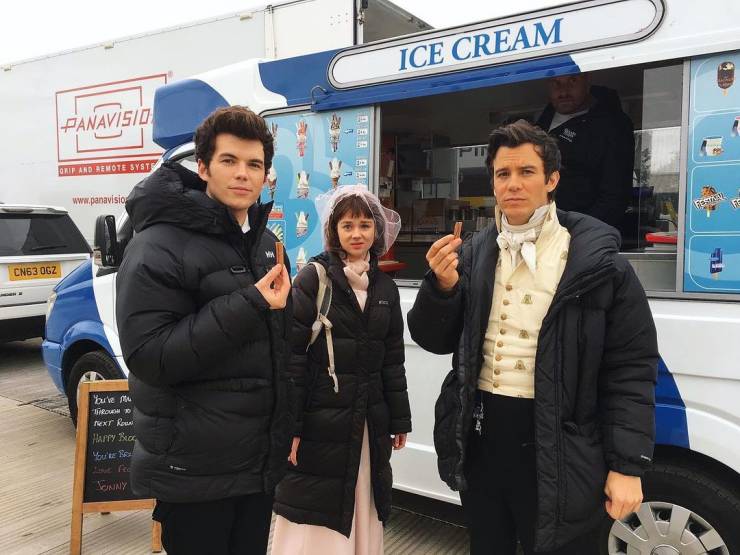 Bad weather couldn’t stop these actors from having some ice cream.