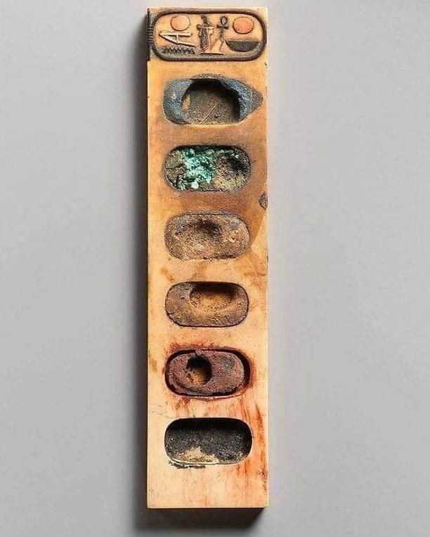 “3400 years old painter's pallet from Amenhotep III era”