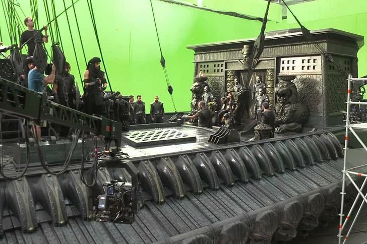 The Great Wall (2016) fits entirely on a film set.