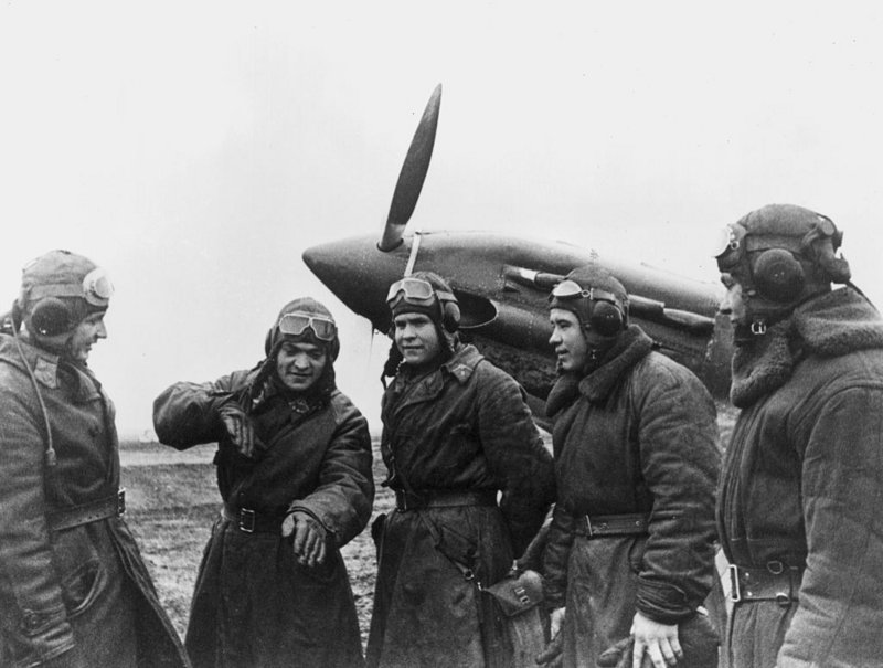 Soviet pilot Victor Radkevitch gestures as he tells his fellow pilots how he forced a German Luftwaffe airplane down behind Soviet lines, USSR, January 1942
