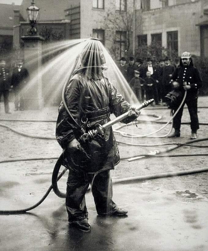 Early 1900’s fireman suit for the fireman to get closer to the fire