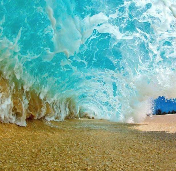 fascinating photos  - under a wave
