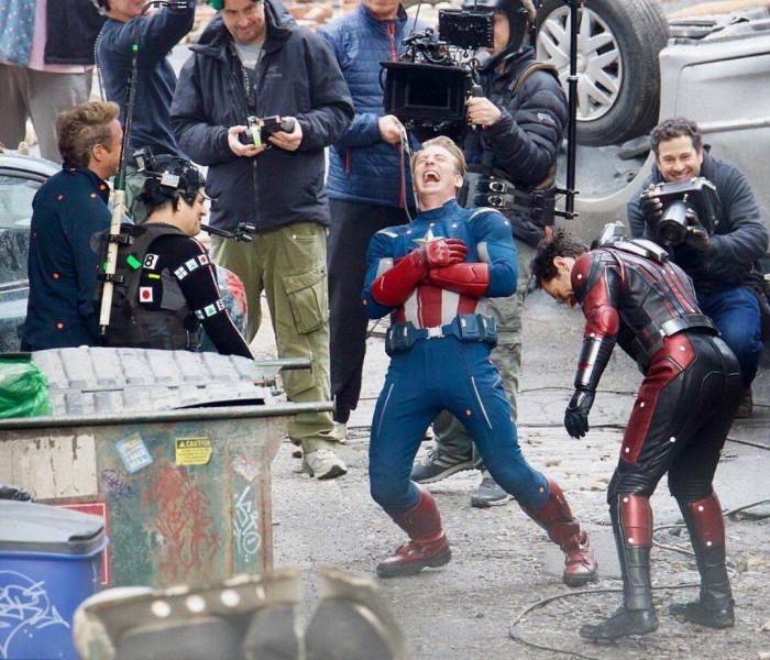wholesome feel good pics - captain america laughing hard - 8 Ace