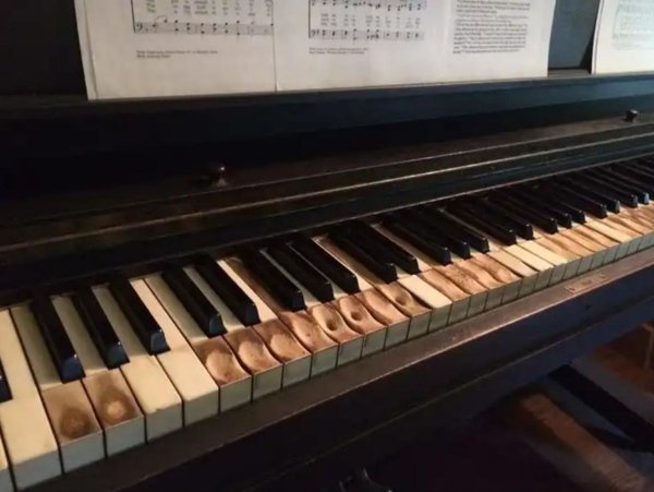 Piano with many years of use.