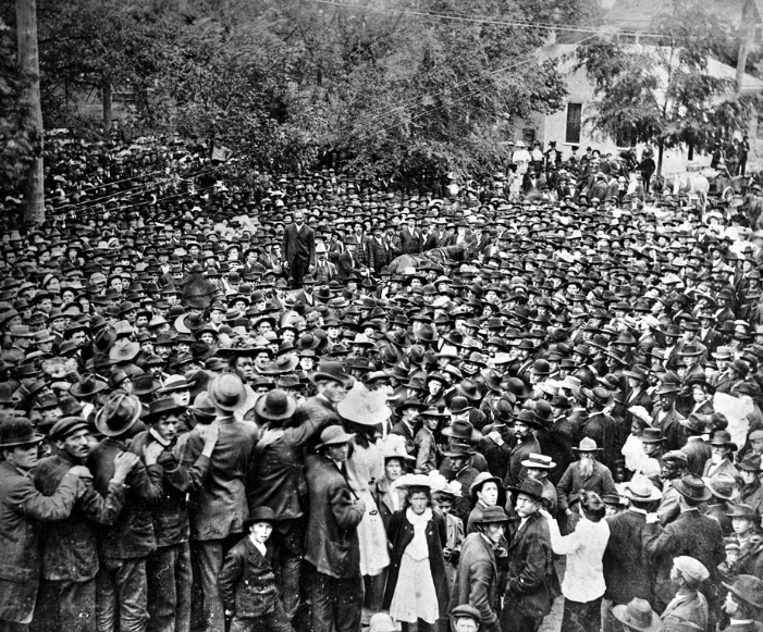 Crowds gathered to witness the hanging of Henry Campbell (he is standing in the center wearing a dark suit) in Lawrenceville, Georgia, May 8, 1908. He was tried and convicted of murdering Ella Hudson and her daughter.