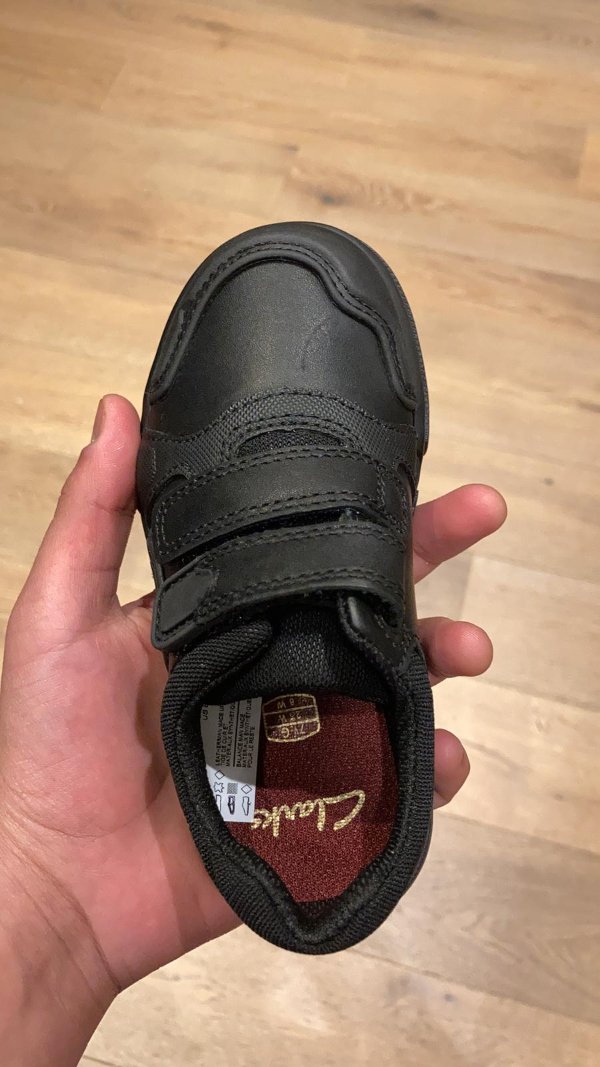 “Ordered size 8 men’s shoes and got this.”