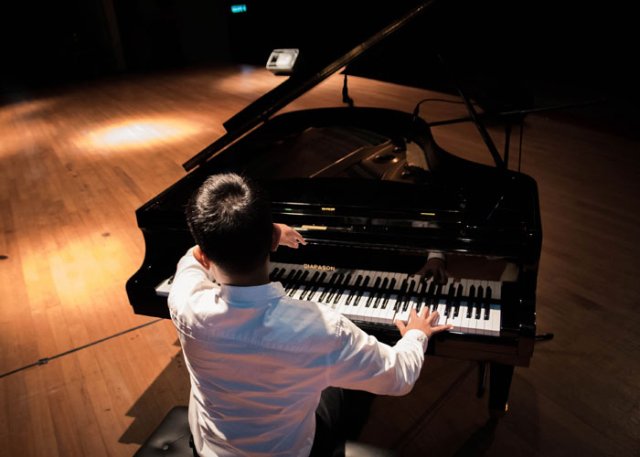 Hotel pianist here, I hate being photographed or filmed but I keep a cool head by telling my self that at least I know they like my playing.

Some Japanese tourists however... The whole group came to my piano mid performance and positioned themselves one by one behind me while a designated photographer took pictures of them. I mean come on, at least ask if it's ok, give a tip. I'm not a rare attraction that need be documented, that s**t is distracting.