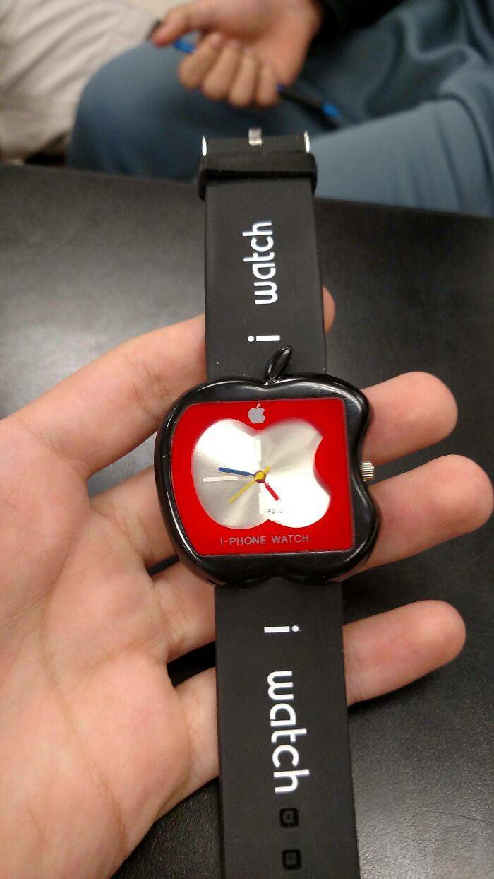 "Friend Bought $600 Apple Watch Off eBay. This Is What Came"