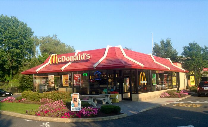 real estate - McDonald's w Atm Lus 24 M.