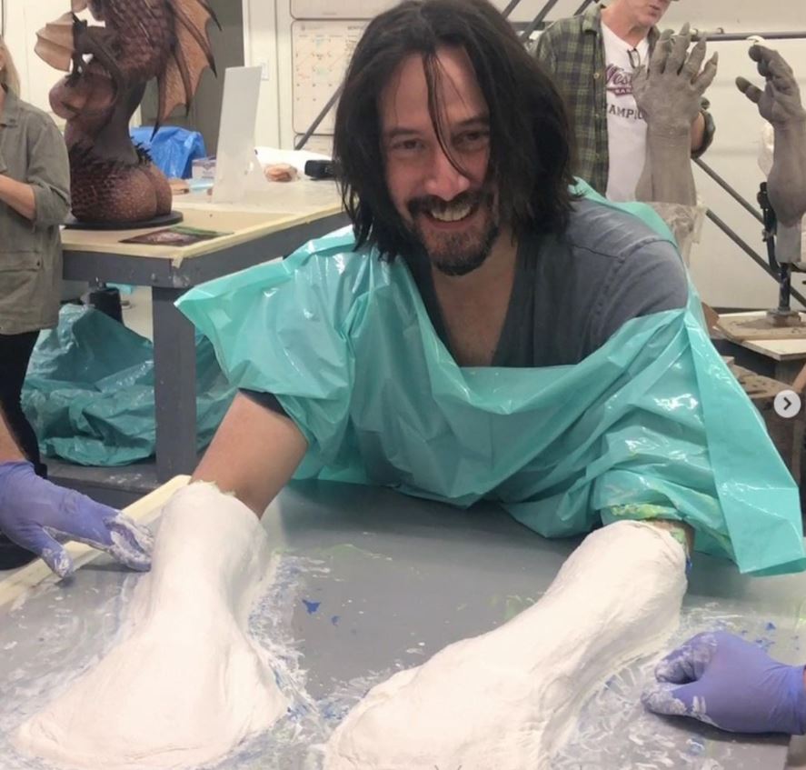 Keanu Reeves making a plaster cast of his arms for Bill & Ted Face the Music
