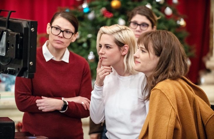 Director Clea DuVall and actresses Kristen Stewart and Mackenzie Davis on the set of Happiest Season