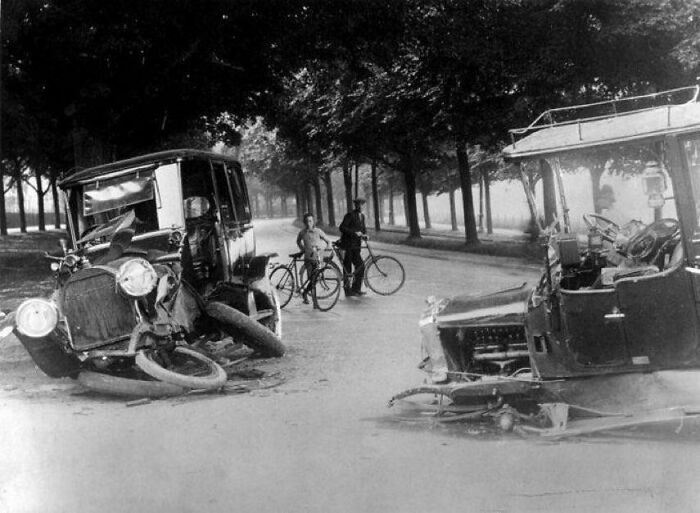 A Rare Photo Of A Traffic Accident In The Netherlands More Than 100 Years Ago. The Photo Was Taken In 1914