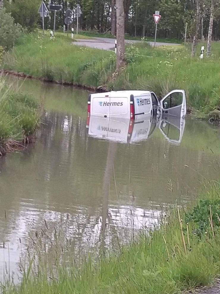 41 People Having One Hell of a Bad Day.