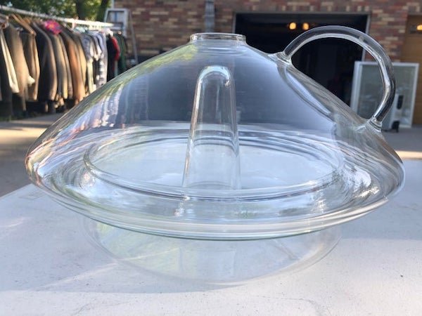 What is this strange glass dish? 2 pieces a lid & base.A: Appears to be a Simax chicken roaster with some sort of lid.