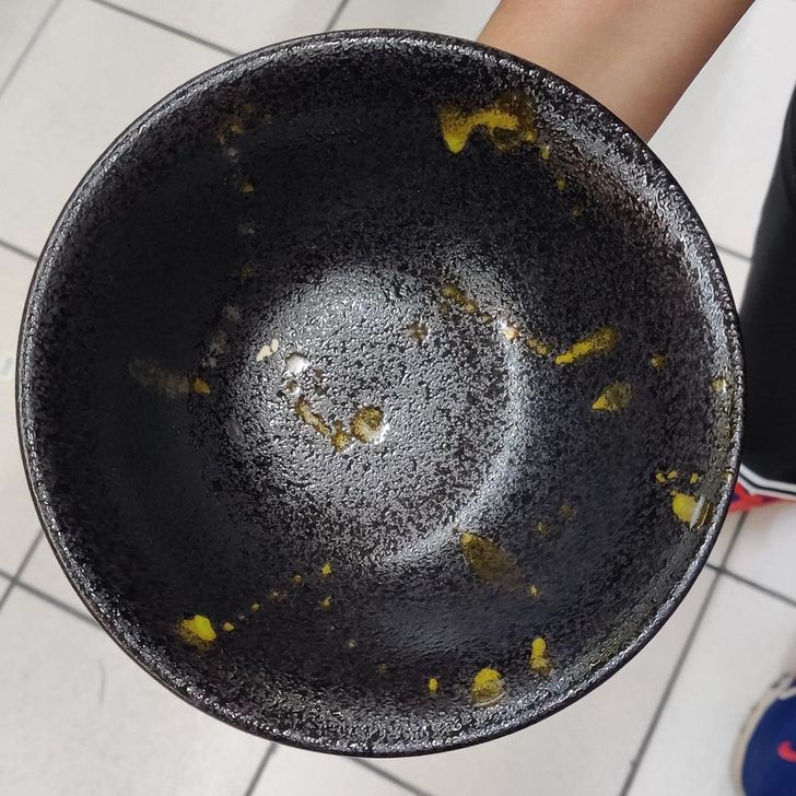 This bowl looks like it’s perpetually dirty.