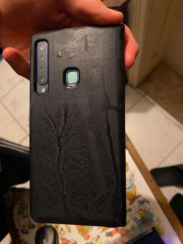 “I took a shower and my phone was with me, the water drops formed a tree on the back of my phone.”