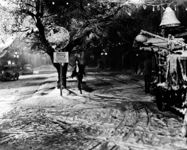 The classic Christmas film It’s a Wonderful Life was filmed in June. It was so hot that the cast and crew had to be given a day off due to heat exhaustion.