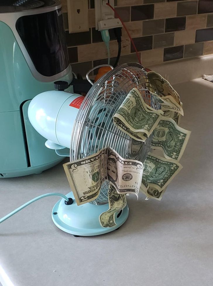fan with cash