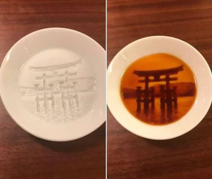 "This plate looks pretty ordinary when it’s empty, but if you pour sauce in it, it shows a beautiful picture."