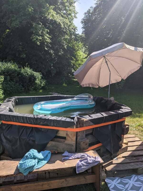 5 corner pool made out of pallets and tarp.