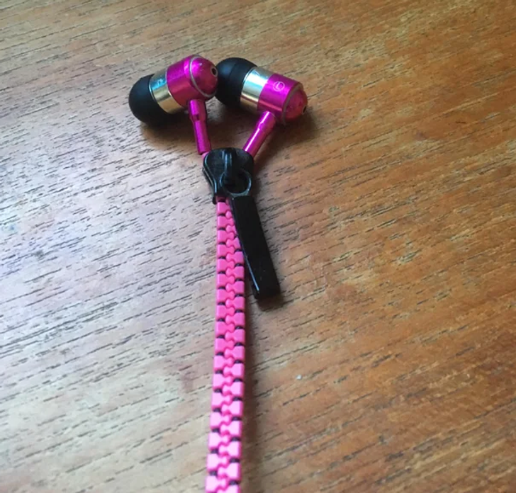 “These earbuds have a zipper so they won’t tangle.”