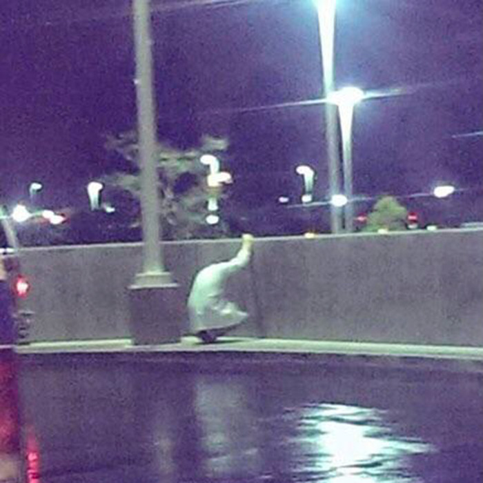 This photo was taken by a paramedic in 2015 outside of a SoCal hospital. It depicts an ER doctor who stepped outside to cry after losing a 19-year-old patient. Minutes later, the doctor walked back in with his head held high ready to continue working