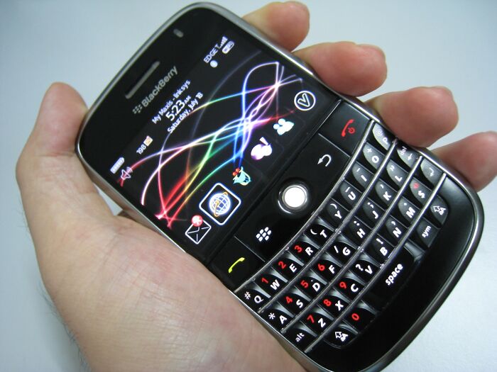 feature phone - 44 1988 BlackBerry My Maxis Inksys Saturday, May B Edgel E alt 5 8 X 2|wl| A Sig space Wa aym os