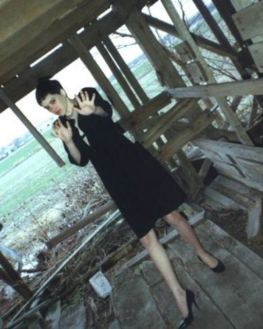 A serial killer took this photo of his victim Regina Kay Walters moments before her death.
Regina Kay Walters, a 14 year old girl from Illinois, was killed by serial killer Robert Ben Rhoades, known as The Truck Stop Killer. It is believed he murdered and raped over 50 women before being convicted. Rhoades kidnapped Walters and her boyfriend, Ricky Lee Jones. He killed Jones right away, but it is believed he kept Walters for several weeks before killing her in an abandoned barn.