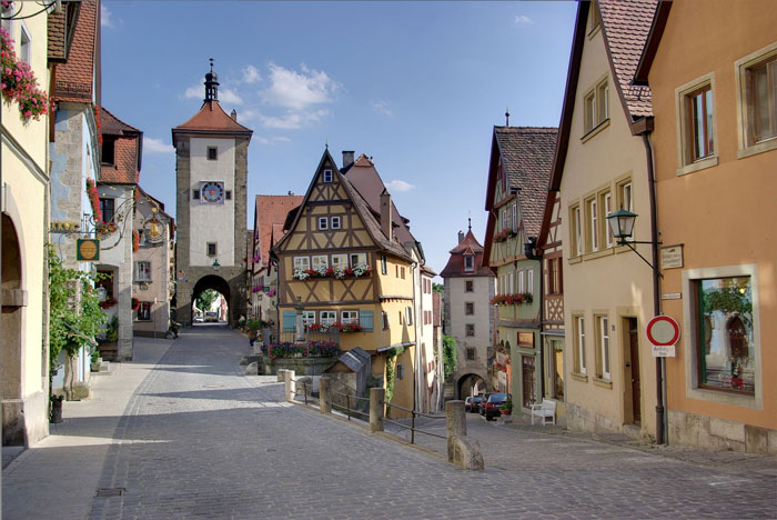 a legend goes that during the Thirty Years' War, a Catholic army wanted to destroy Rothenburg ob der Tauber in Germany for resisting the Count of Tilly. Tilly declared that if anyone could drink a 3.25 L drink of wine in one go, he would spare the town. The local mayor saved the town that day.