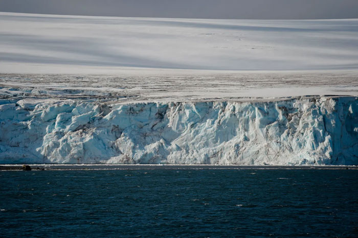 in 2018, an electrical engineer on board the Bellingshausen Research station in Antartica stabbed a fellow coworker in the chest multiple times because the colleague had been giving away the endings of books available in the research station’s library.