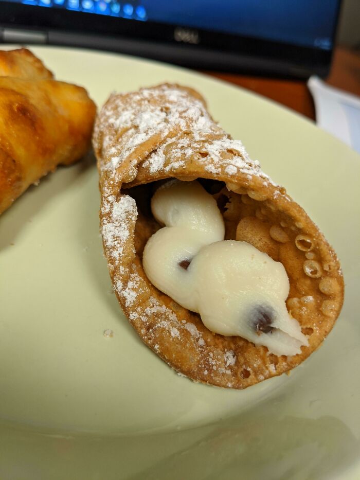 Hello? Canolli Police? I'd Like To Report A Crime