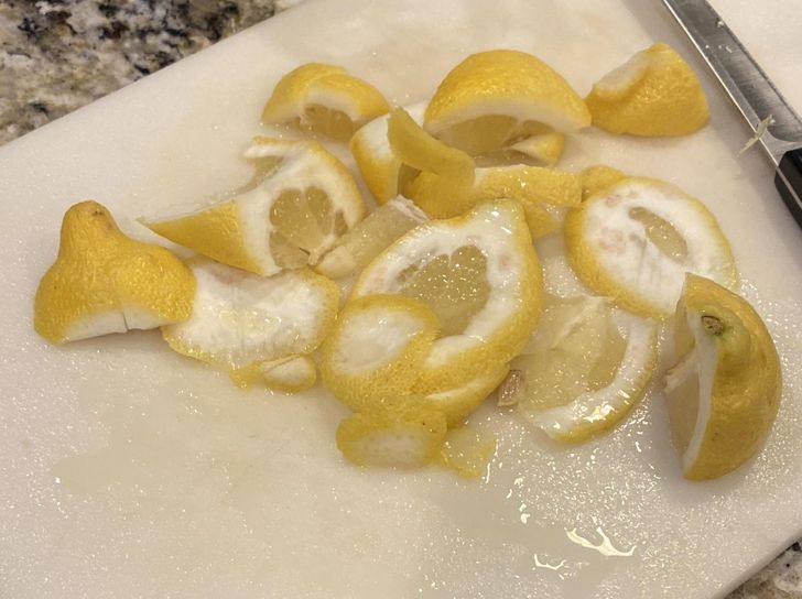 “How my sister cuts lemons”