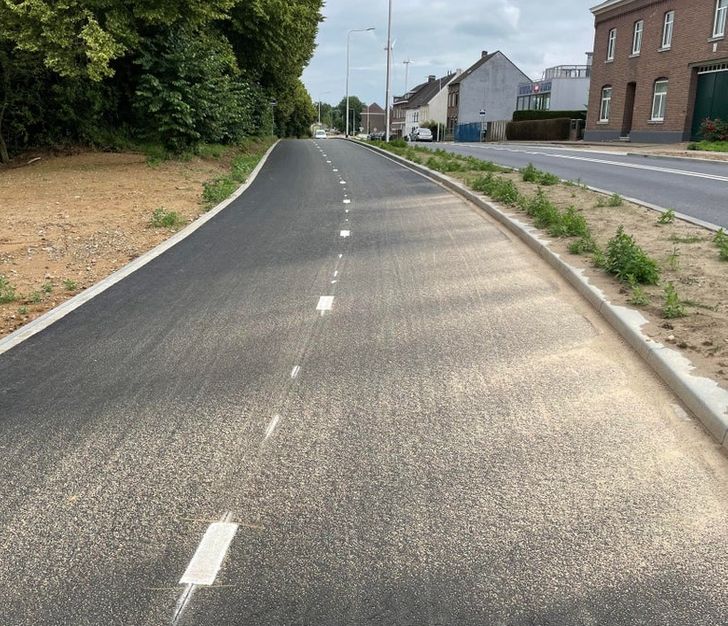 “The way the sand dispersed on this new bike lane makes it look as though the sun is shining.”