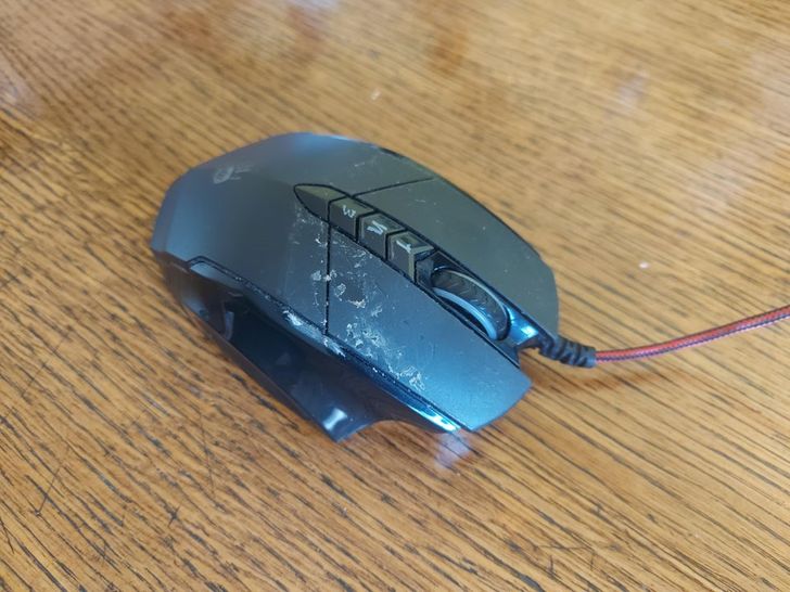 “My mom borrowed my gaming mouse because she lost hers. This is how she returned it.”