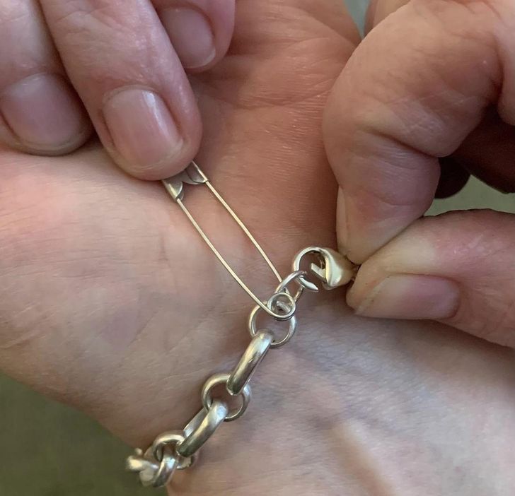 Use a safety pin to hold the links in place while putting on a bracelet.