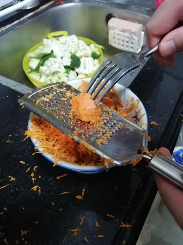 Use a fork to grate the last bits of food.