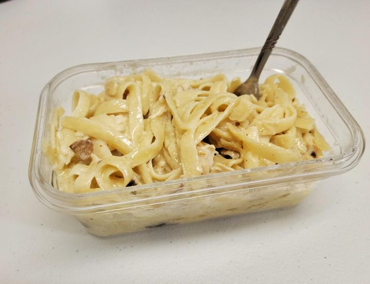 Whenever you reheat leftover pasta with a cream-based sauce, add a splash of extra cream/milk to keep the original consistency of the sauce.