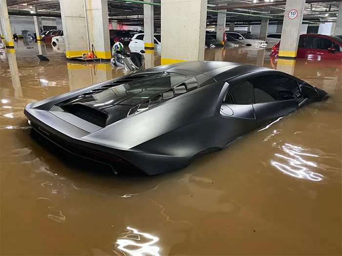 Lamborghini Huracan Flooded Due To Rain In São Paulo. It Was Not Insured