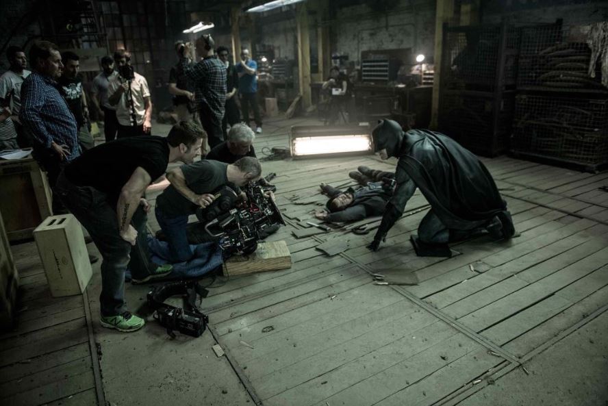 Oftentimes there are many more people behind the scenes than in the frame. That’s what you can see on the set of the Batman v Superman: Dawn of Justice flick.