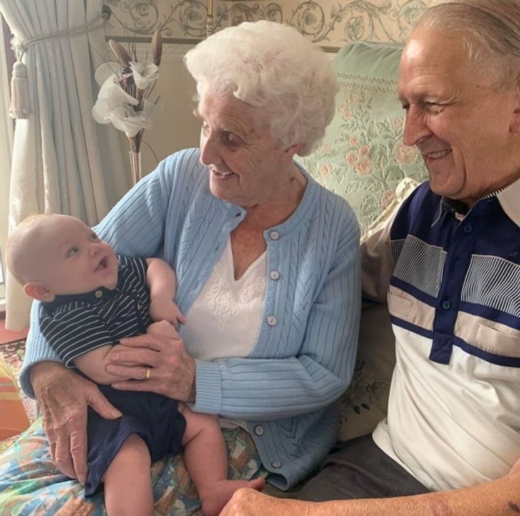 “Baby boy’s reaction when he met his great-grandparents for the first time today”