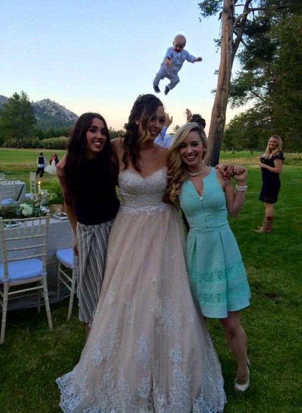 28 People Who Are The Masters Of The Photobomb.