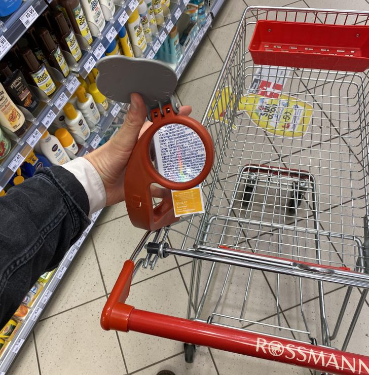 “This shopping cart has a magnifying glass attached to it.”