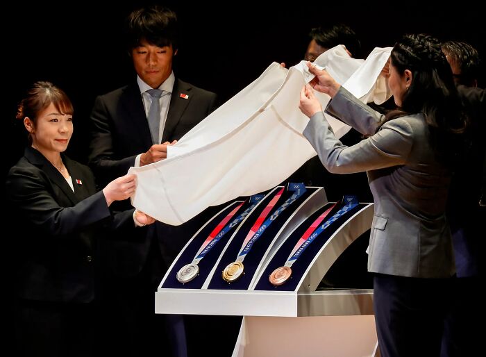 the medals in the Tokyo 2020 Olympic Games are made from metals recovered from recycled cell phones collected since 2017.