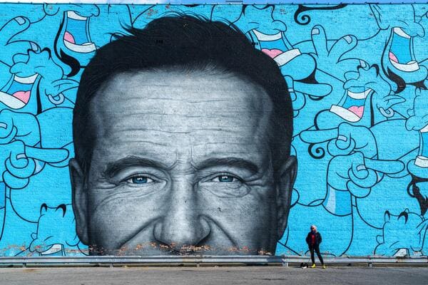 massive things with a human for scale - robin williams mural chicago