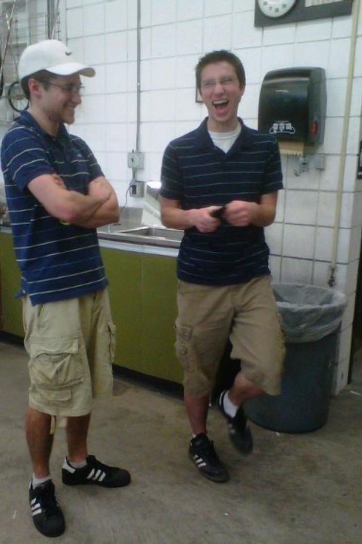 “Found an old pic of myself with my doppelgänger from art class. We didn’t plan to wear pretty much exactly the same thing. Wish I hadn’t worn a hat that day cause our hair was the same too.”