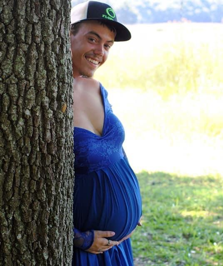 “One of my friend’s maternity photos didn’t quite go as planned.”
