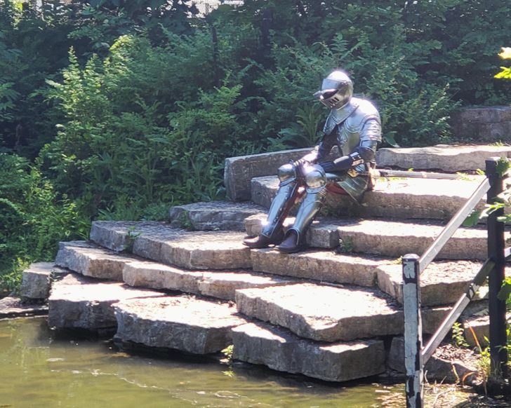 “Saw a knight in the park the other day.”
