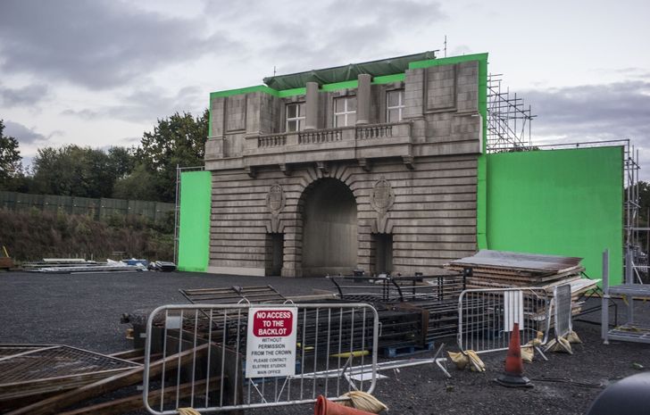 behind the scenes photos - facade - No Access To The Backlot wout Pesson From The Crown Riado