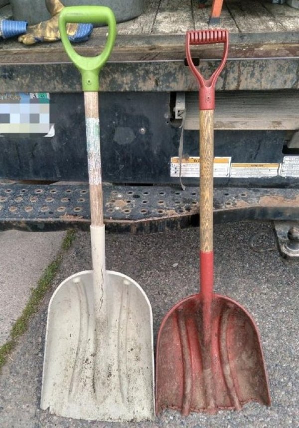 New(er) shovel vs old one after 5 years of use.
