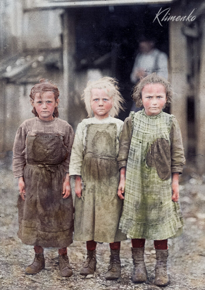 Young Oyster Shuckers, Port Royal, South Carolina, 1909